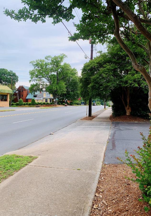 Uptown Area, Cozy King Suite, Quiet And Private, Free Parking, Walk To Restaurants Charlotte Exterior photo