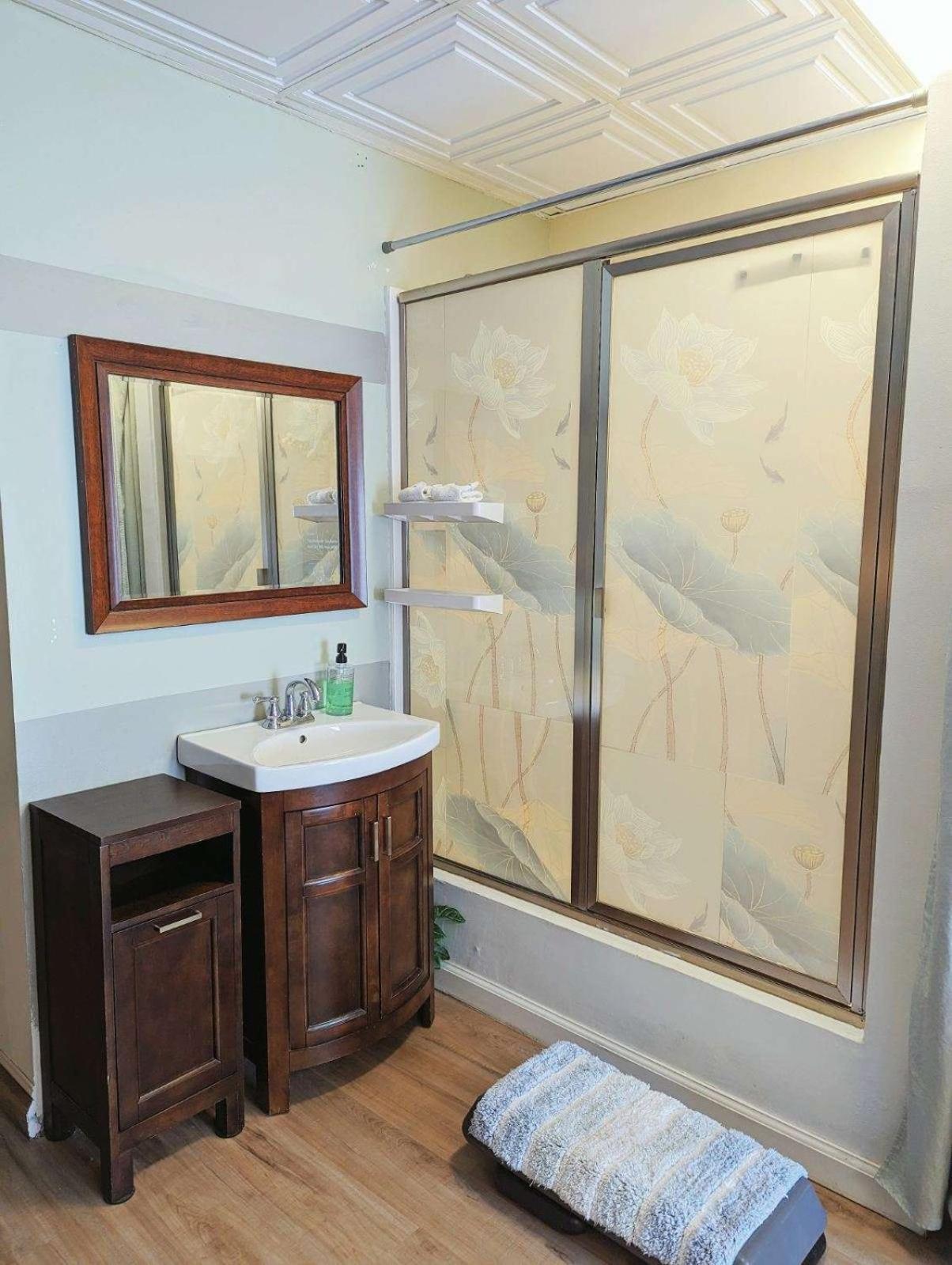 Uptown Area, Cozy King Suite, Quiet And Private, Free Parking, Walk To Restaurants Charlotte Exterior photo