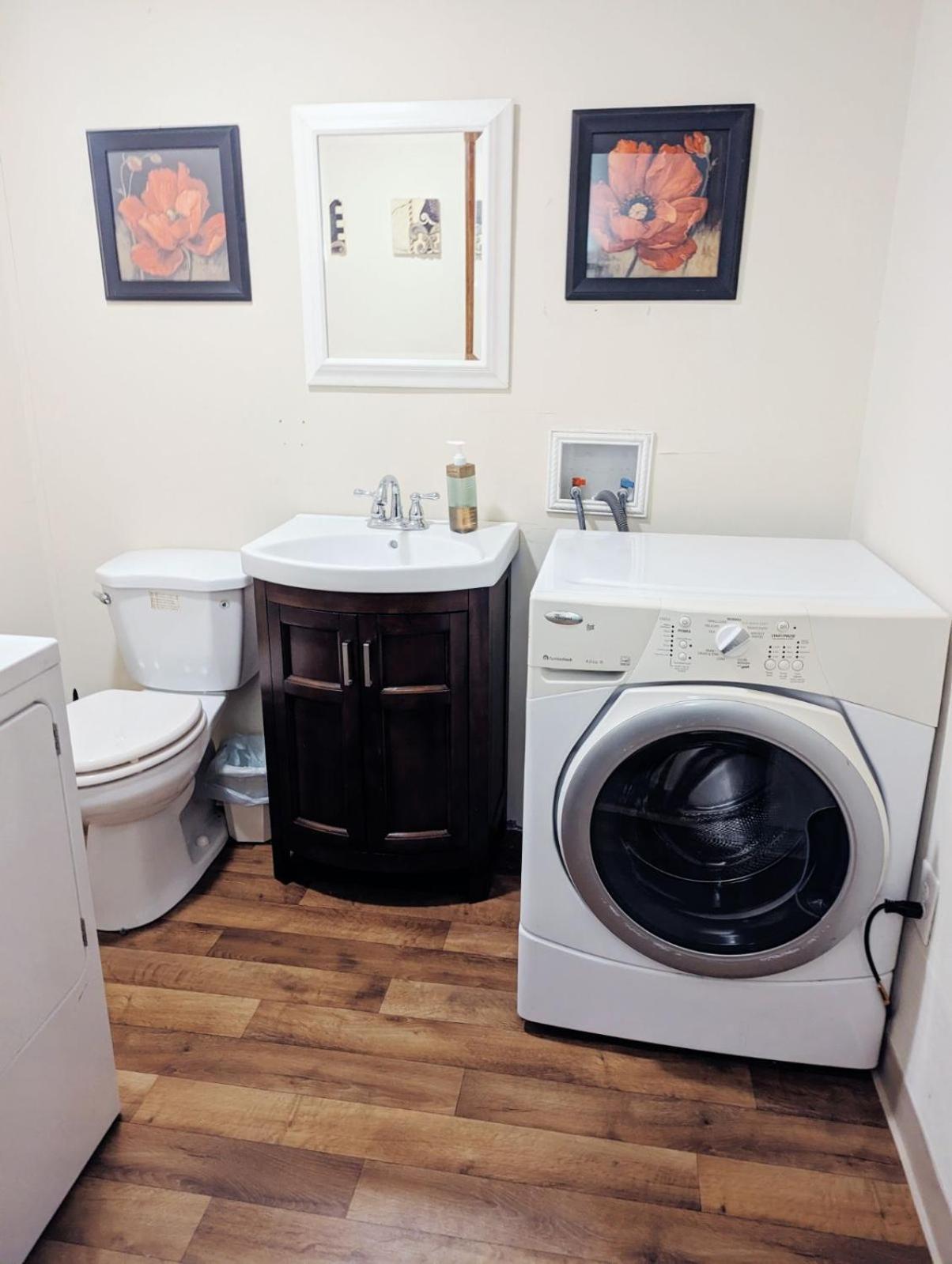 Uptown Area, Cozy King Suite, Quiet And Private, Free Parking, Walk To Restaurants Charlotte Exterior photo