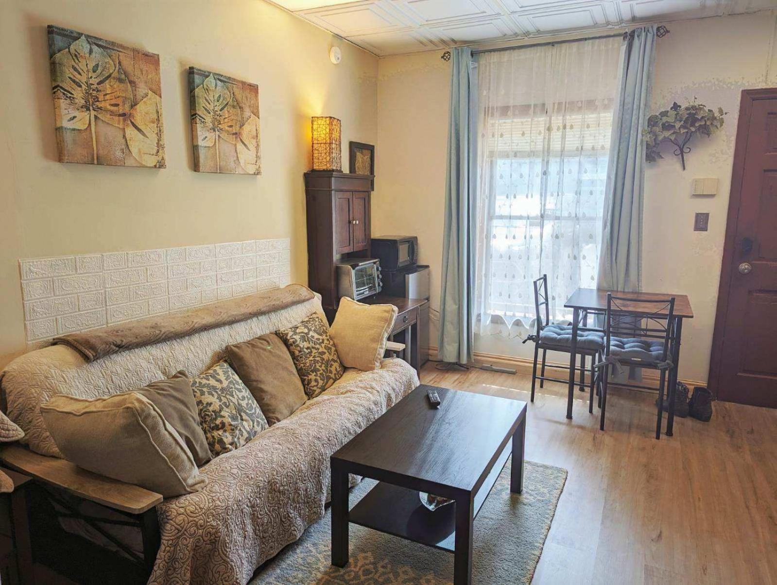 Uptown Area, Cozy King Suite, Quiet And Private, Free Parking, Walk To Restaurants Charlotte Exterior photo